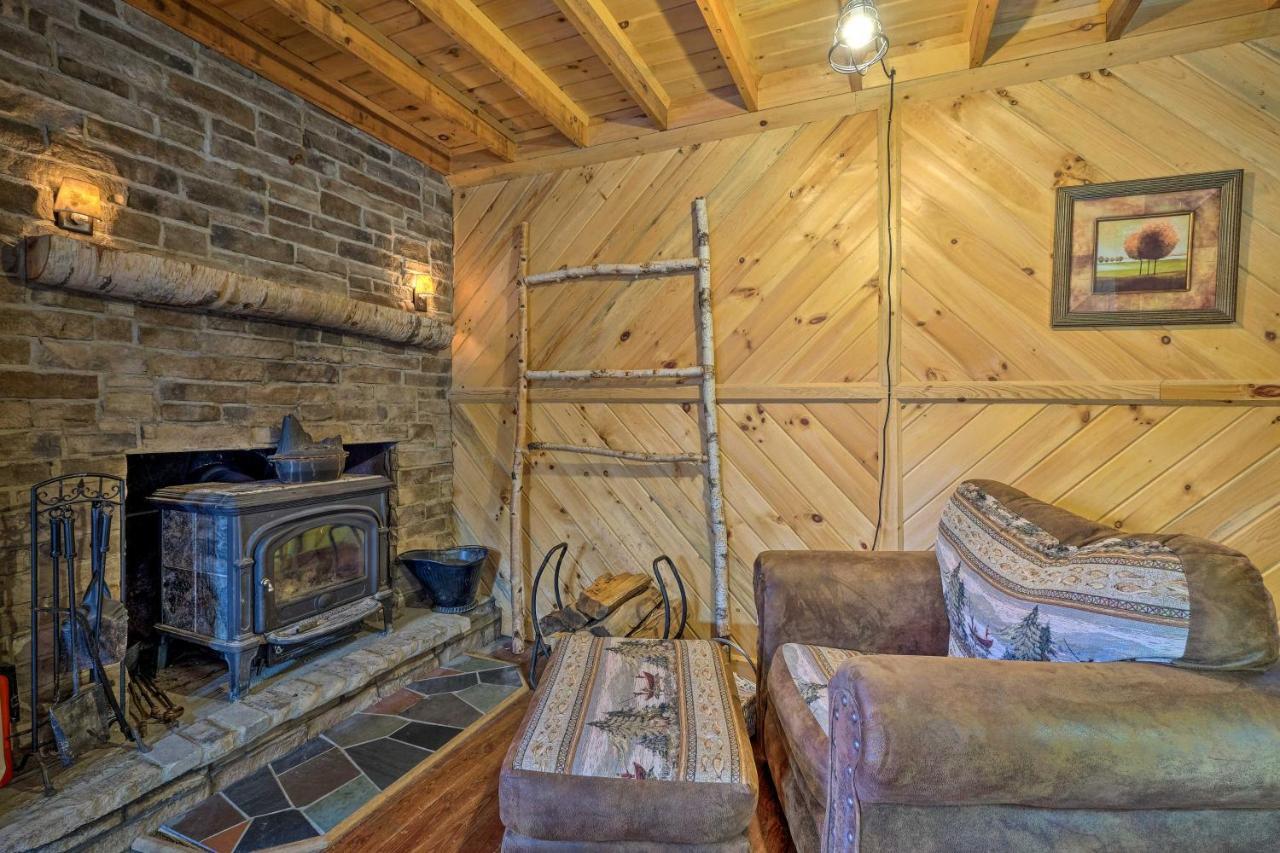 فيلا Secluded Johnsburg Retreat With Hot Tub And Fire Pit المظهر الخارجي الصورة