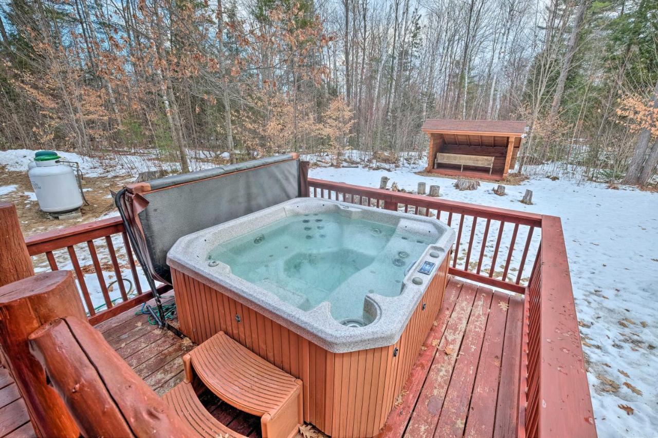 فيلا Secluded Johnsburg Retreat With Hot Tub And Fire Pit المظهر الخارجي الصورة