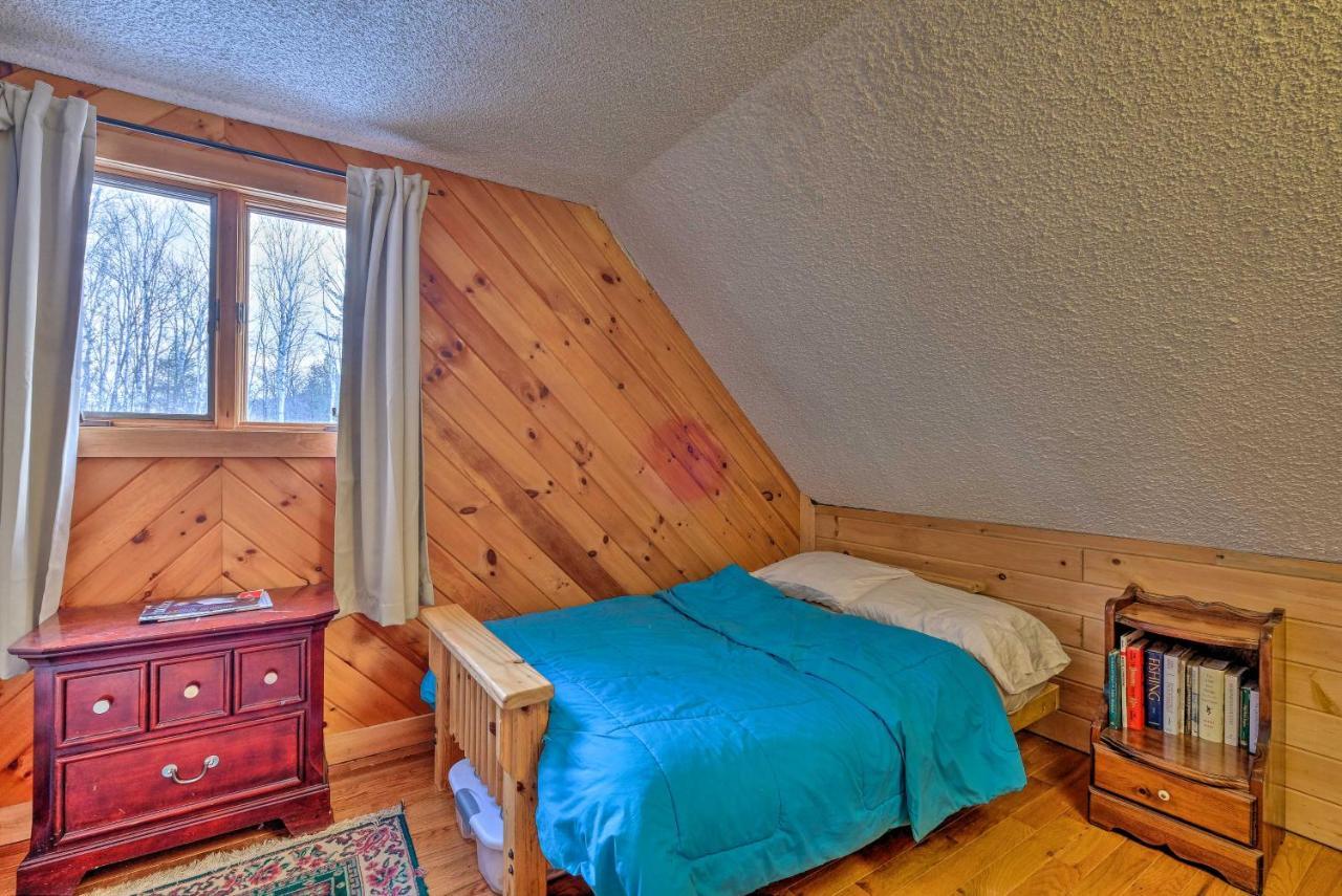 فيلا Secluded Johnsburg Retreat With Hot Tub And Fire Pit المظهر الخارجي الصورة