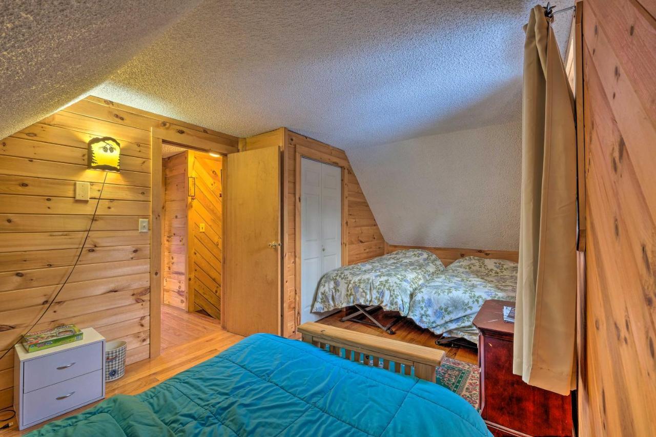 فيلا Secluded Johnsburg Retreat With Hot Tub And Fire Pit المظهر الخارجي الصورة